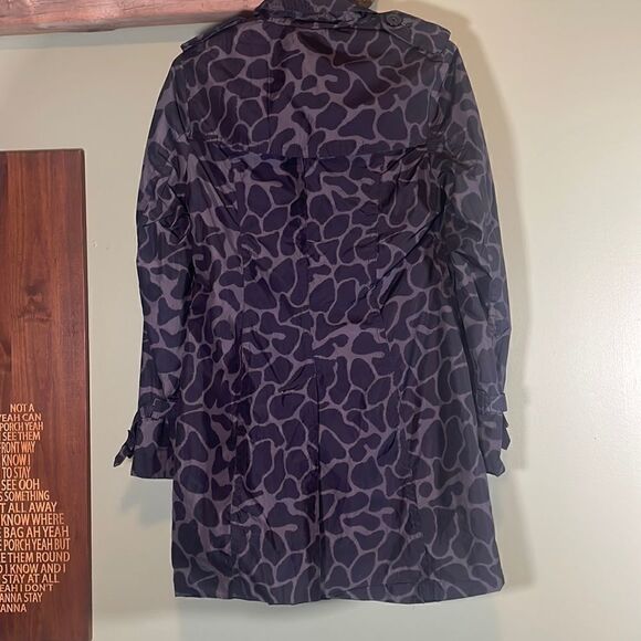 🍍Hawke & co animal print rain jacket - Picture 5 of 7